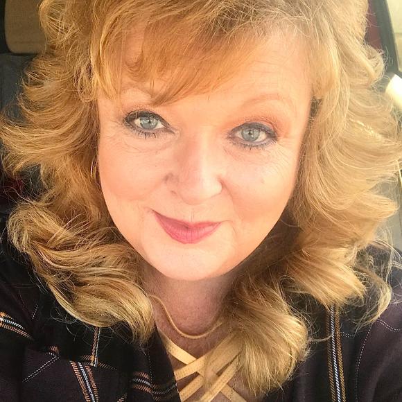 Meet your Posher, Liz - Picture 1 of 1